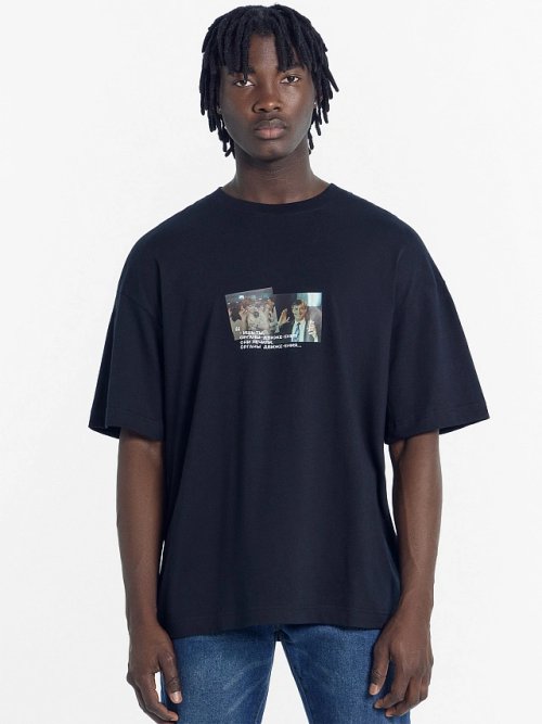 Футболка мужская черная с принтом в виде кадра из фильма "Любовь и голуби", фото 1 из 5