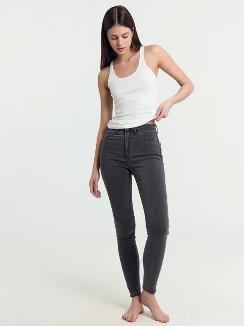 Брюки женские джинсовые в светло-сером цвете, фото 3 из 8