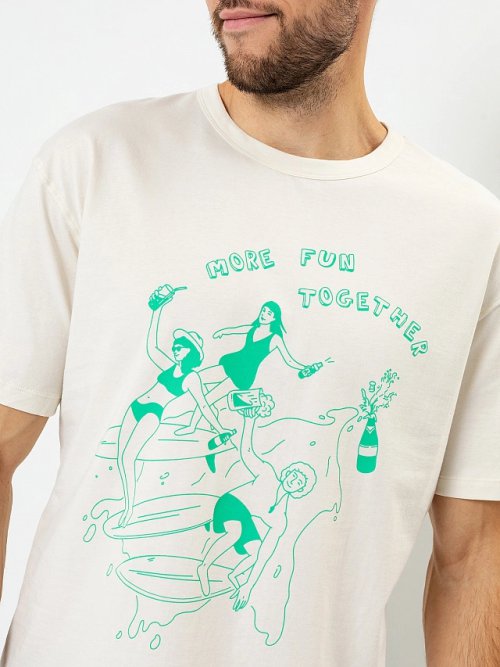 Футболка мужская бежевая с рисунком и текстом, фото 4 из 4