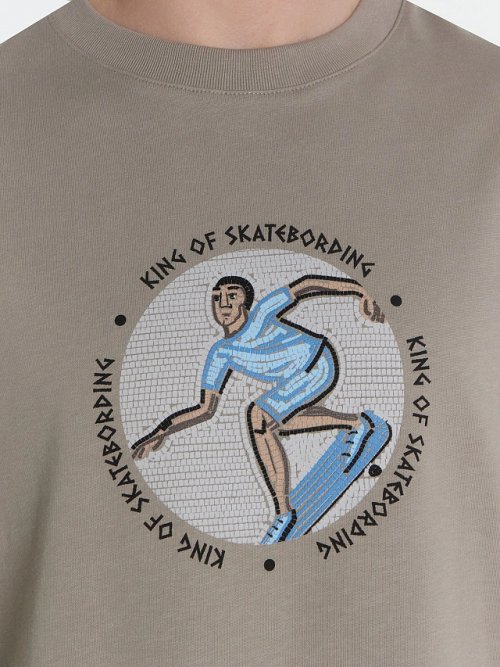 Футболка мужская бежевая с принтом и надписью "King of skatedording", фото 5 из 14