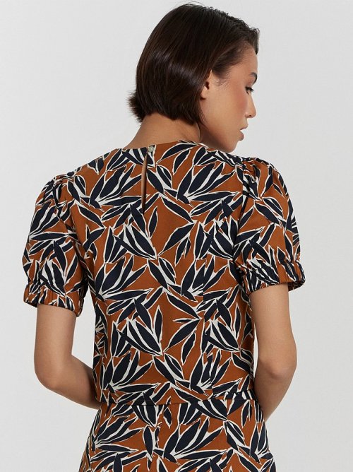 Блузка женская коричневая с принтом "листья", фото 4 из 7