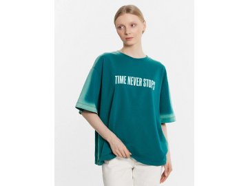 Футболка женская зеленая "time never stops"