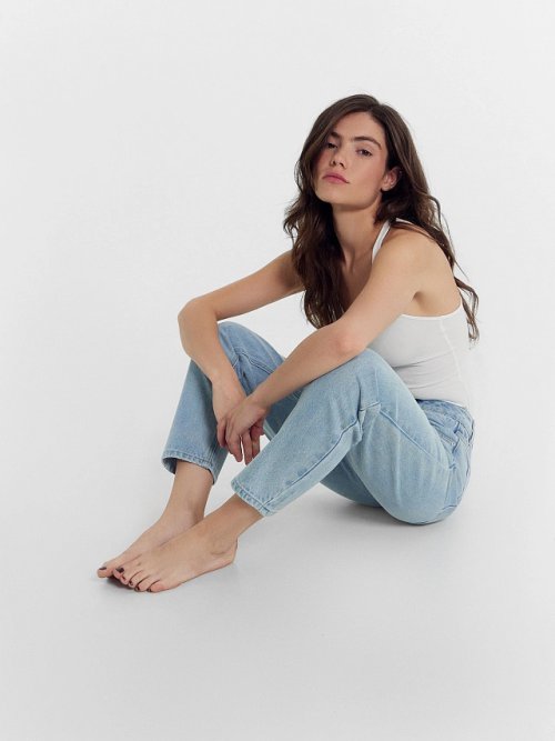 Брюки женские джинсовые mom fit голубые, фото 7 из 40