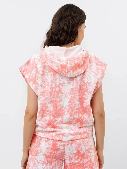 Жилет без рукавов с карманом-кенгуру и капюшоном в корралловом оттенке, фото 2 из 3