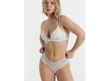 Трусы женские шорты молочно-бежевые в цветочек