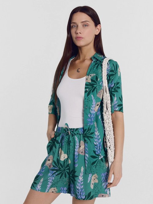 Шорты женские зеленые с принтом "цветы", фото 1 из 5