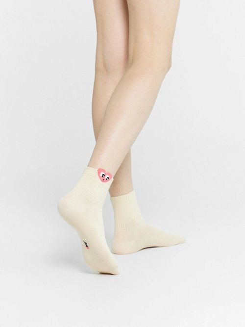 Носки женские бежевые с узором в виде сердечка, фото 2 из 4