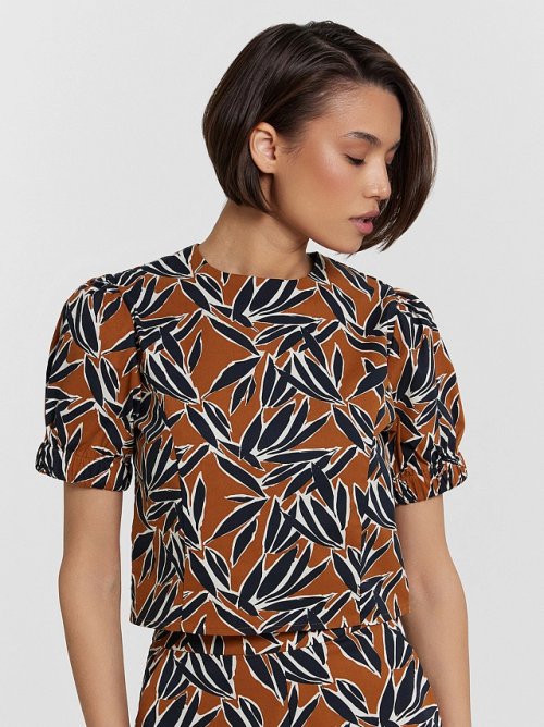 Блузка женская коричневая с принтом "листья", фото 2 из 7