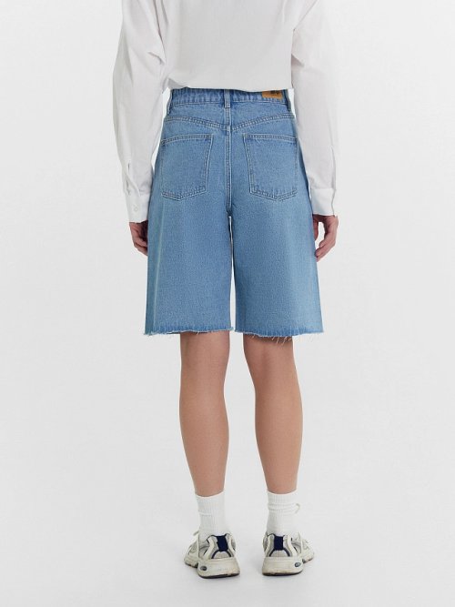 Шорты женские джинсовые в светло-голубом цвете, фото 4 из 5