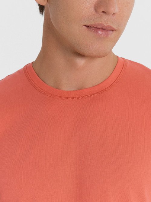 Футболка мужская в кораллово-красном цвете, фото 4 из 5