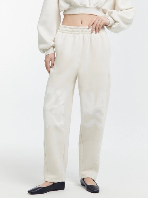 Брюки женские бананы в бежевом цвете с печатью, фото 3 из 8