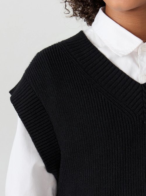Жилет для девочек в черном цвете, фото 5 из 52
