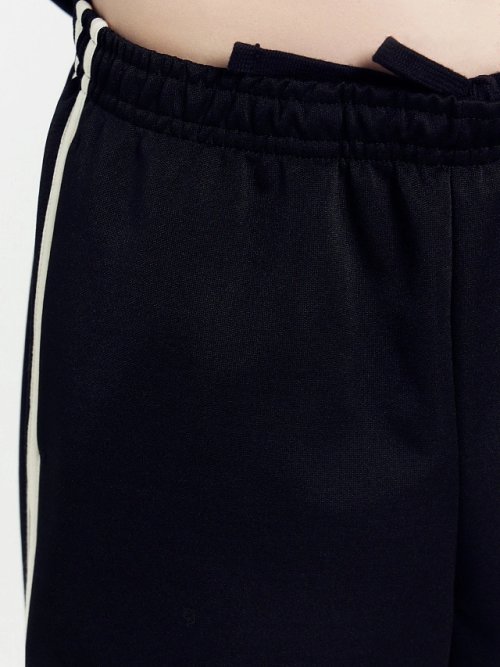 Брюки мужские черные со светло-молочными лампасами, фото 8 из 8