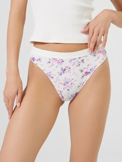 Трусы женские классические в молочно-бежевом цвете с цветами, фото 2 из 18