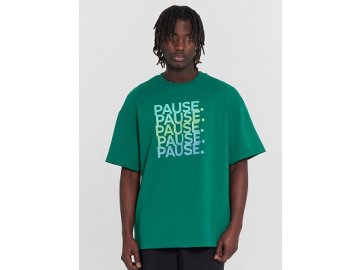 Футболка мужская зеленая с принтом "Pause."