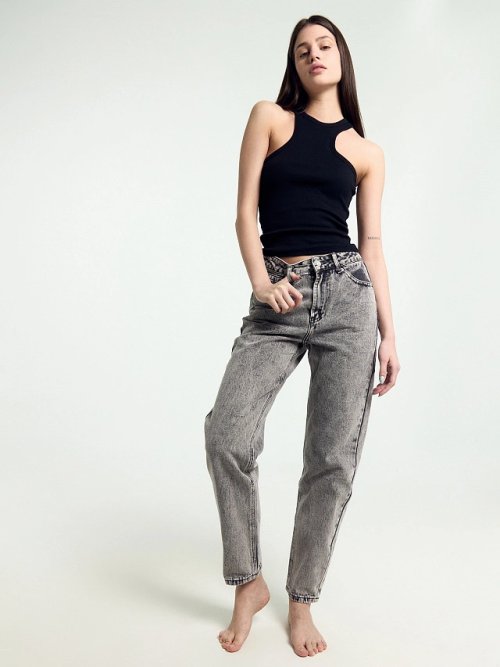 Брюки женские джинсовые в светло-сером цвете, фото 1 из 8