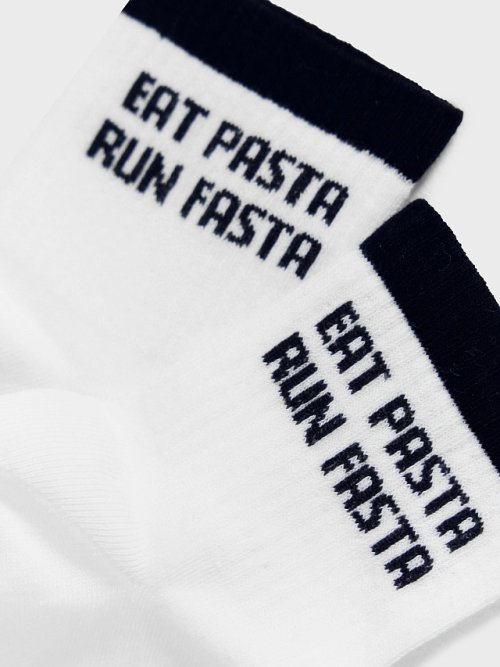 Носки женские белые с рисунком в виде надписи "EAT PASTA, RUN FASTA", фото 4 из 12