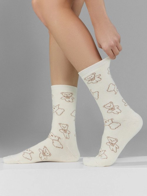 Носки женские кремовые с узором в виде медвежат, фото 3 из 5