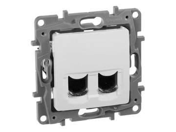 Розетка Legrand Etika 672254(белый)