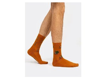 Высокие мужские носки коричневого цвета с надписями "накормить" и "обогреть" Марк Формель