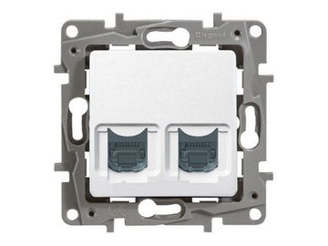 Розетка Legrand Etika 672254(белый)