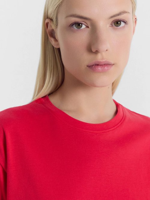 Футболка женская красная с печатью, фото 3 из 6