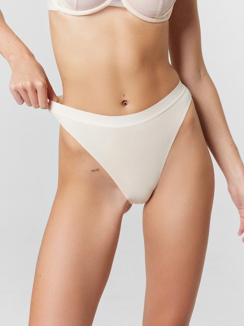 Трусы женские классические в бежевом цвете, фото 2 из 18