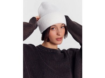 Шапка женская белая