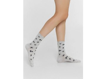 Носки женские светло-серые с рисунком в виде мелких цветов