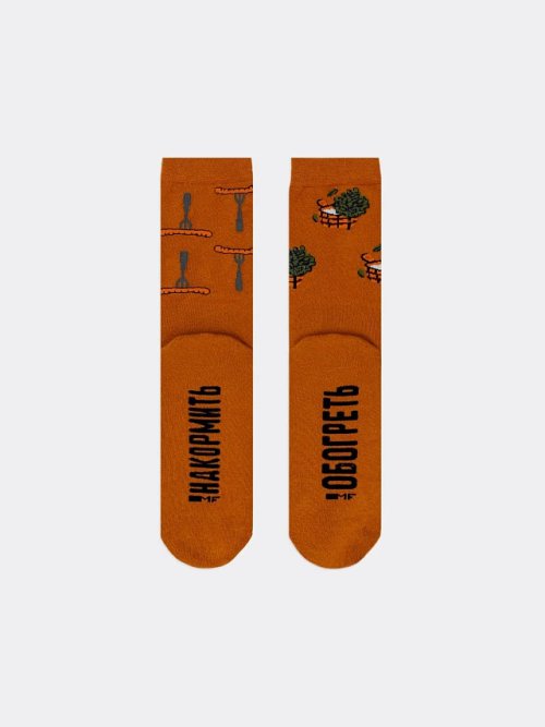 Высокие мужские носки коричневого цвета с надписями "накормить" и "обогреть", фото 4 из 5