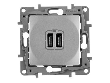 Розетка Legrand Etika 672435