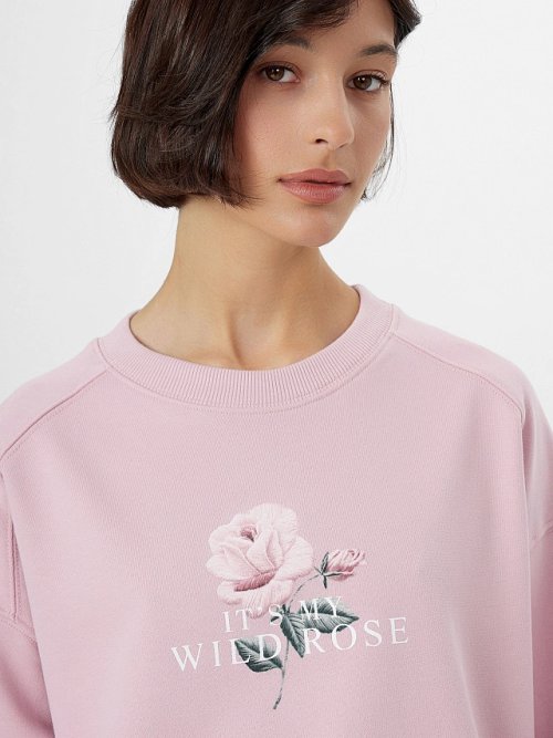 Свитшот женский розовый с принтом и надписью "it's my wild rose", фото 4 из 14