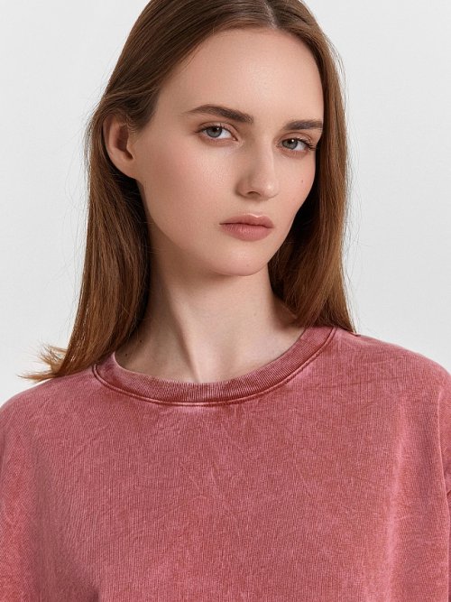 Футболка женская оверсайз терракотовая с обработкой эйсид, фото 4 из 8