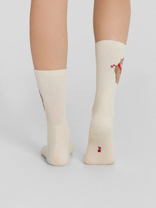 Носки женские кремовые с узором в виде новогоднего мишки, фото 6 из 24