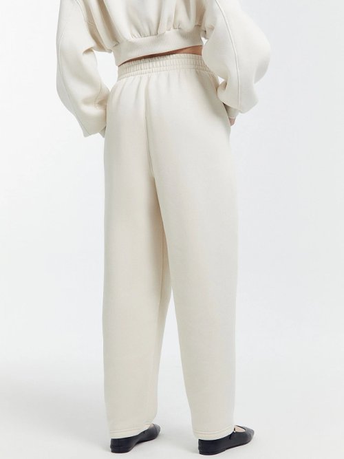 Брюки женские бананы в бежевом цвете с печатью, фото 5 из 8