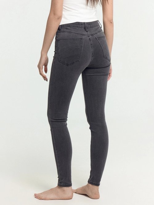 Брюки женские джинсовые в светло-сером цвете, фото 6 из 8