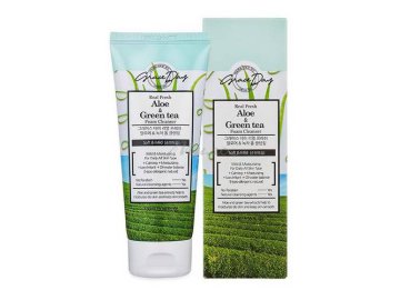 Пенка для умывания лица GRACE DAY Real Fresh Aloe & Green Tea Foam Clea с экстрактами алоэ вера и зеленого чая Мила