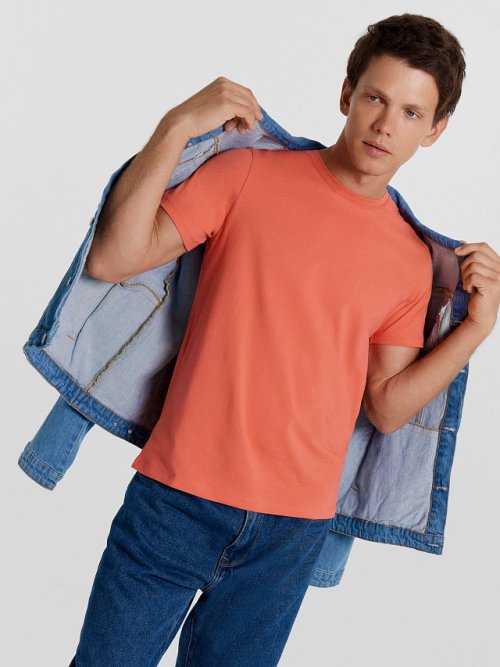 Футболка мужская в кораллово-красном цвете, фото 5 из 5