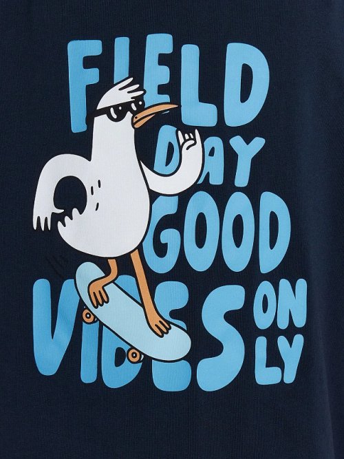 Комплект для мальчиков синий с принтом и надписью "Field day good vibes only", фото 7 из 8