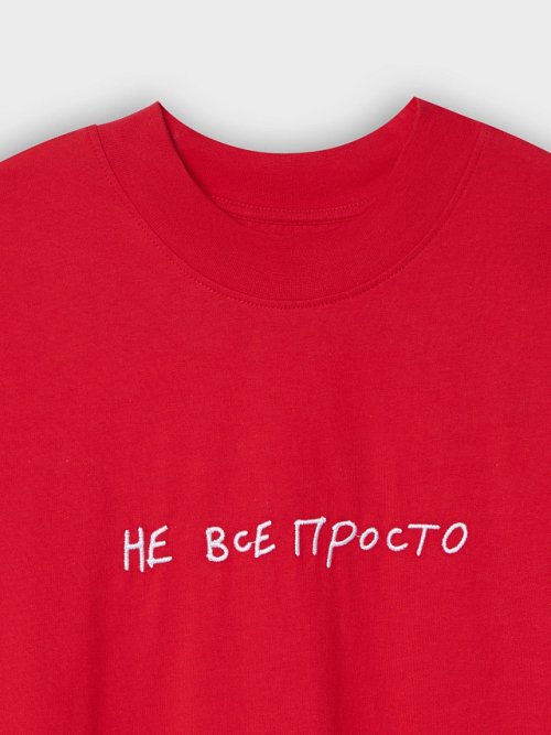 Футболка женская красная с вышивкой "не всё просто", фото 5 из 28