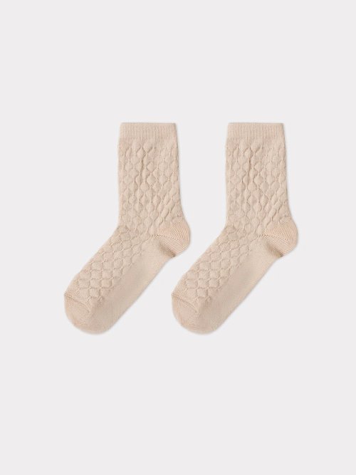 Носки женские шерстяные белые с текстурой объемных ромбиков, фото 3 из 4