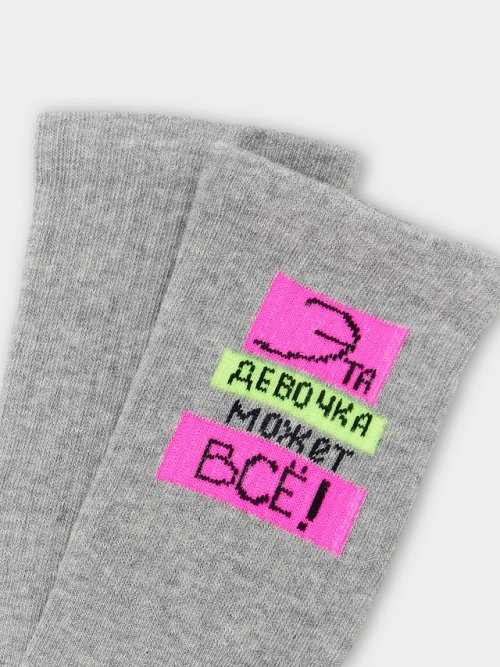 Носки женские серые с рисунком в виде надписи "Эта девочка может все", фото 4 из 4