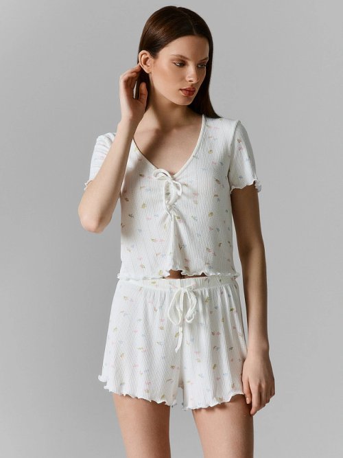 КОМПЛЕКТ ЖЕНСКИЙ (БЛУЗА, ШОРТЫ), фото 1 из 7