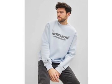 Теплый свитшот голубого цвета с текстовыми принтами в Лепеле Марк Формель