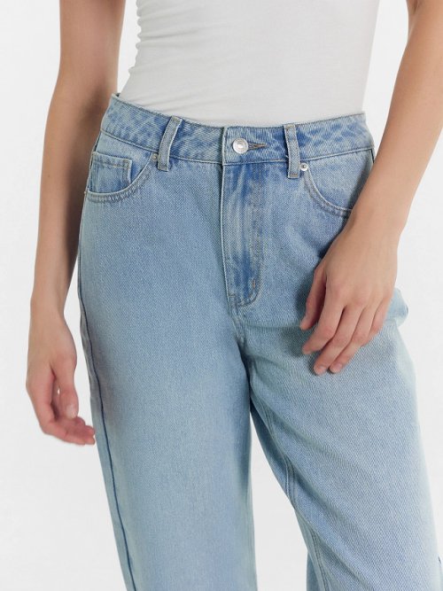 Брюки женские джинсовые mom fit голубые, фото 5 из 40