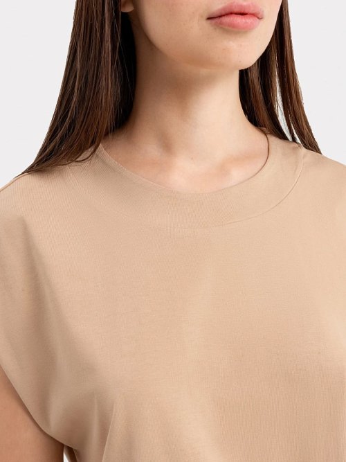 Хлопковая женская футболка-безрукавка в бежевом цвете, фото 4 из 4