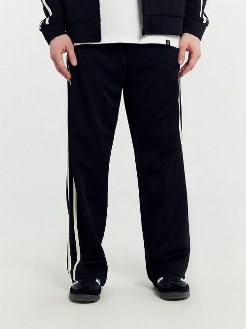 Брюки мужские черные со светло-молочными лампасами, фото 3 из 8