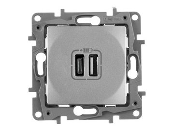 Розетка Legrand Etika 672436