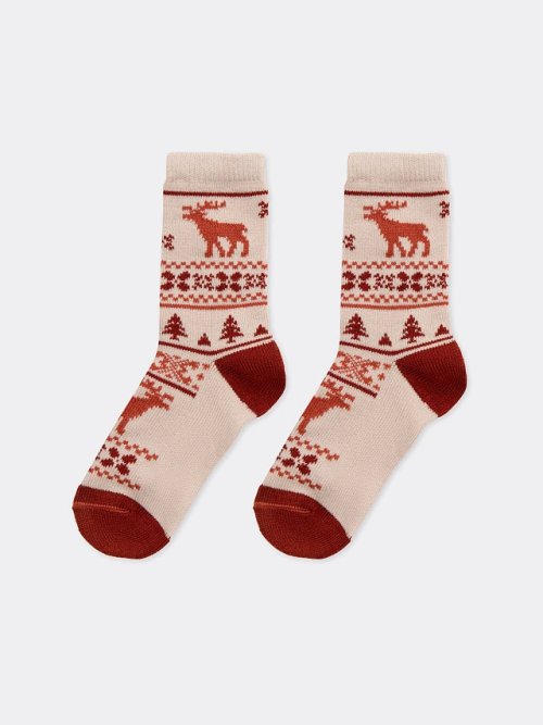 Носки женские в белом оттенке с красными рисунками в виде оленей и елочек, фото 3 из 12