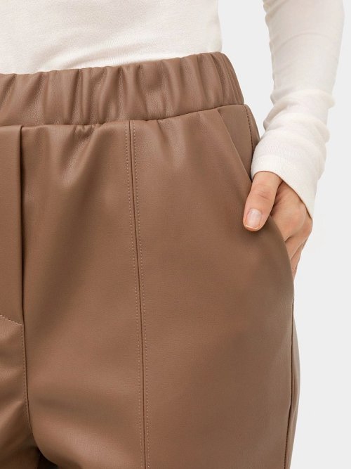 Брюки женские бежевые из экокожи, фото 7 из 8